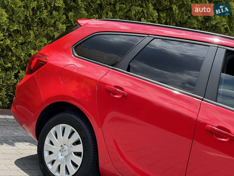 Універсал Opel Astra 2013 в Стрию