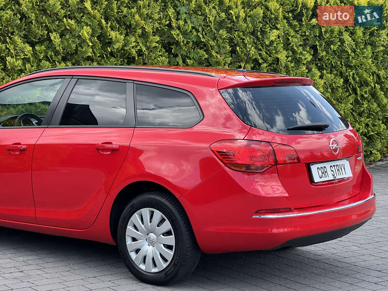 Універсал Opel Astra 2013 в Стрию