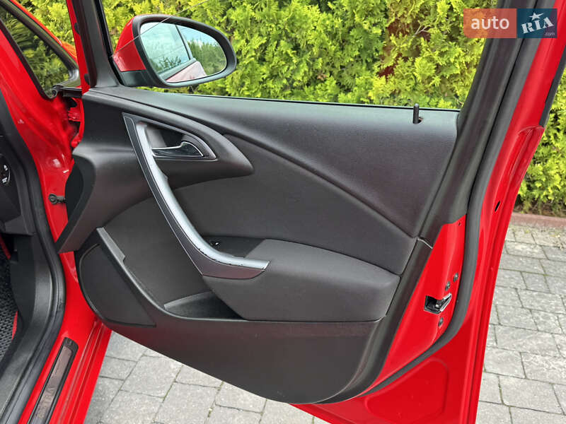 Універсал Opel Astra 2013 в Стрию