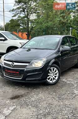 Хэтчбек Opel Astra 2012 в Сумах