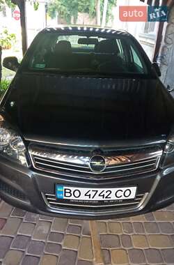 Opel Astra 2010 Opel Astra 2010