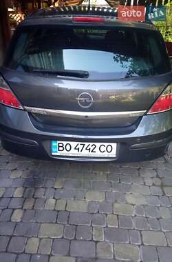 Хетчбек Opel Astra 2010 в 