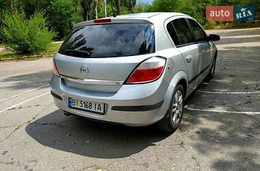 Хэтчбек Opel Astra 2004 в 
