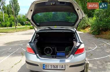 Хэтчбек Opel Astra 2004 в 