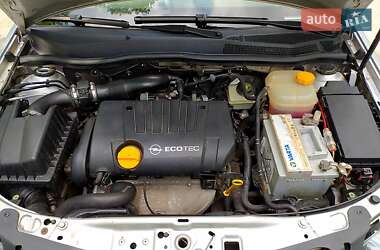 Хэтчбек Opel Astra 2004 в 