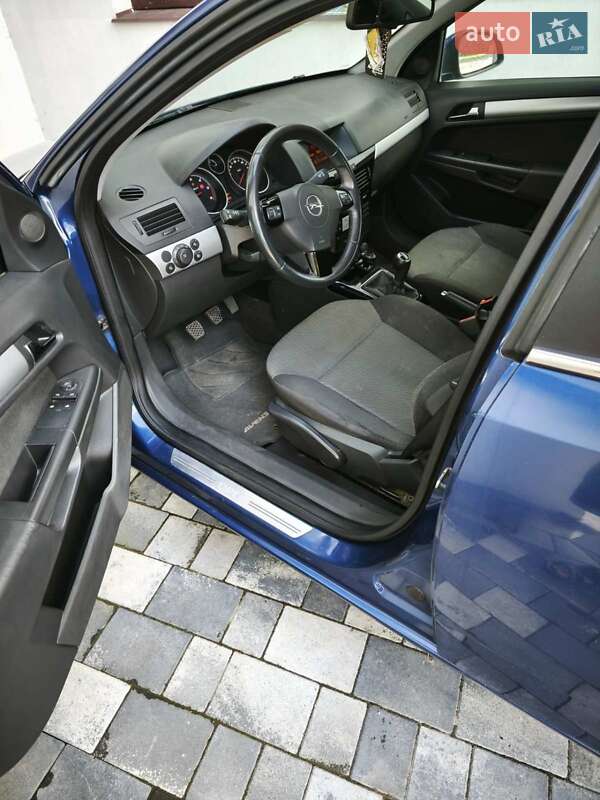 Универсал Opel Astra 2010 в Изяславе