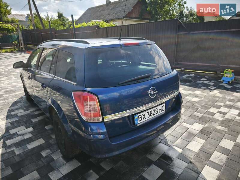 Универсал Opel Astra 2010 в Изяславе