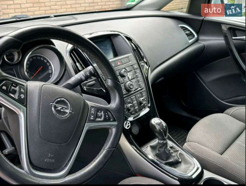 Універсал Opel Astra 2014 в Косові