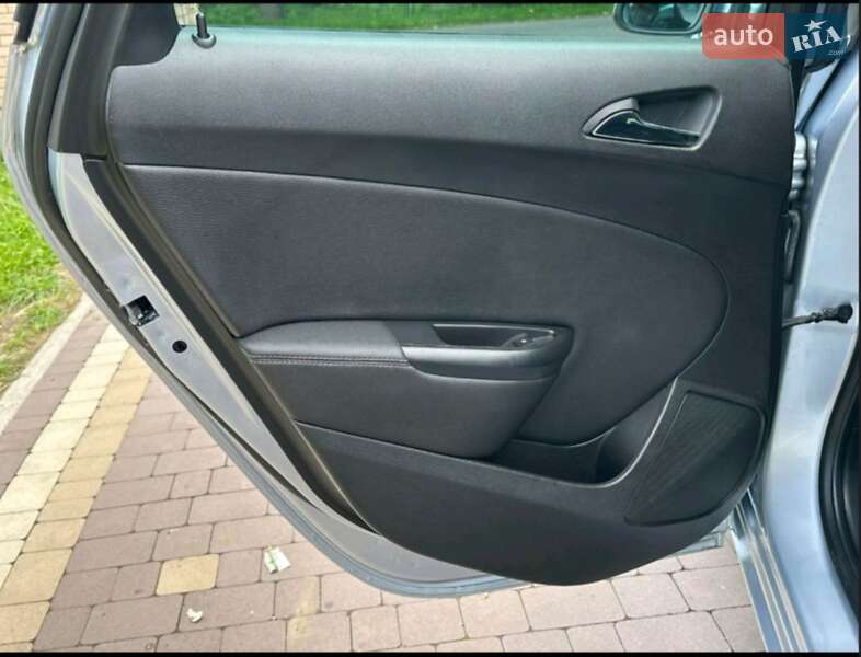 Універсал Opel Astra 2014 в Косові