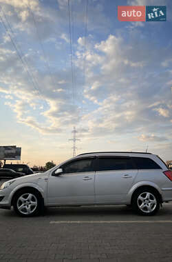 Универсал Opel Astra 2010 в 