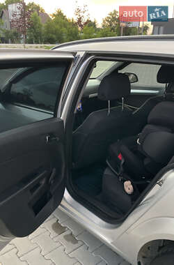 Универсал Opel Astra 2010 в 