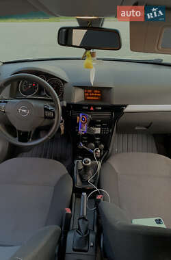 Универсал Opel Astra 2010 в 