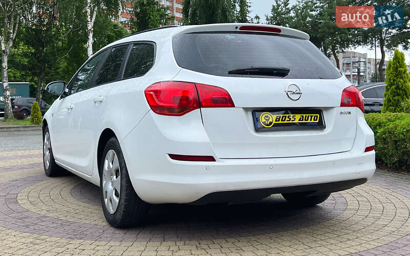 Универсал Opel Astra 2012 в Львове