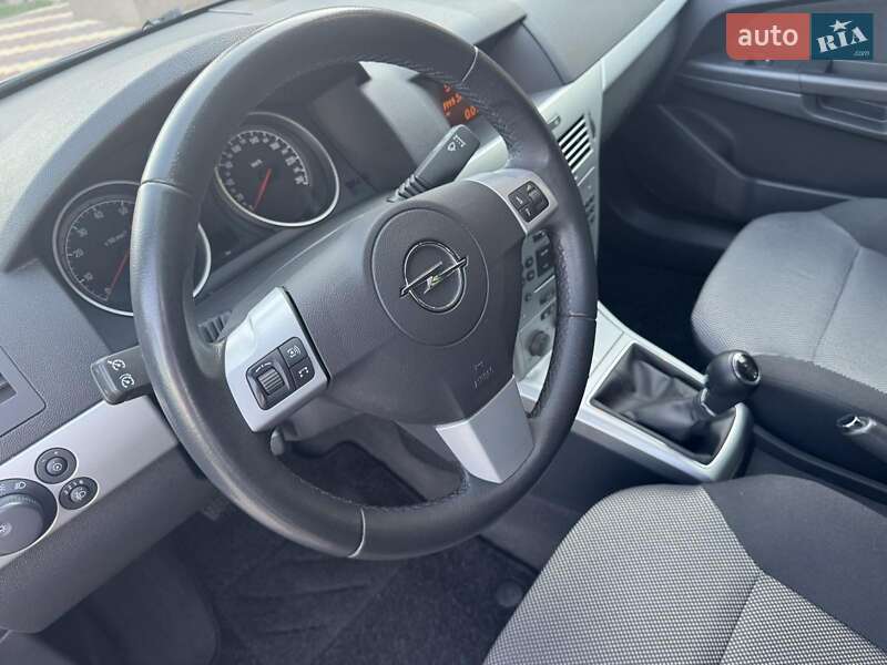 Универсал Opel Astra 2010 в Виннице