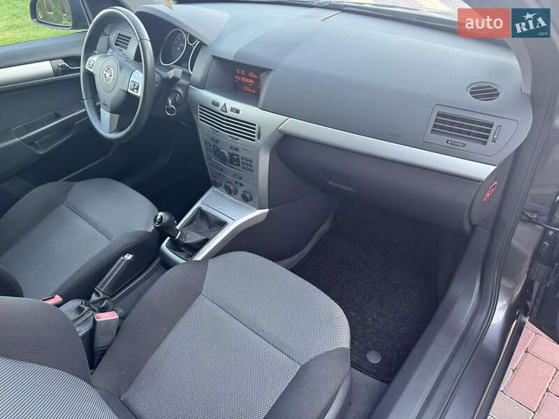 Универсал Opel Astra 2010 в Виннице