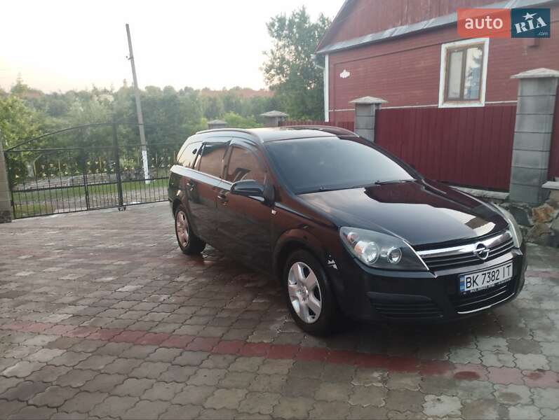Универсал Opel Astra 2006 в Ровно