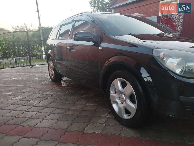 Универсал Opel Astra 2006 в Ровно