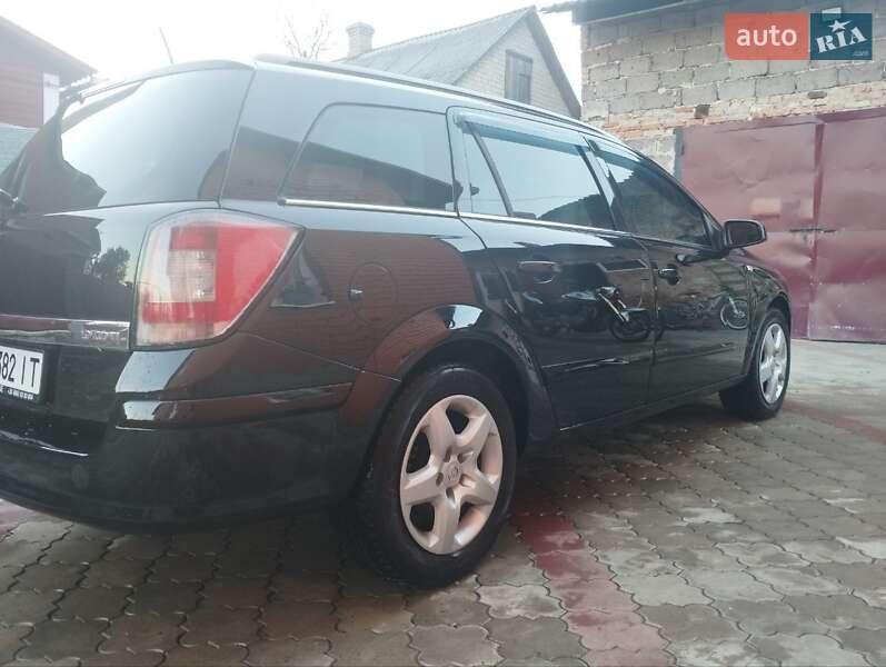 Универсал Opel Astra 2006 в Ровно