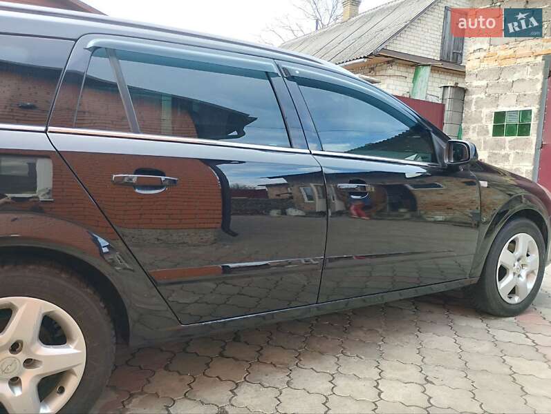 Универсал Opel Astra 2006 в Ровно