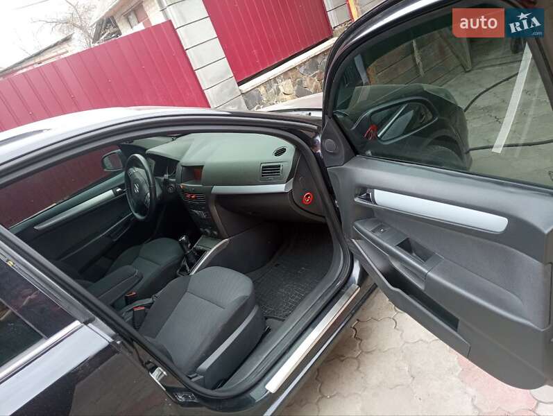 Универсал Opel Astra 2006 в Ровно