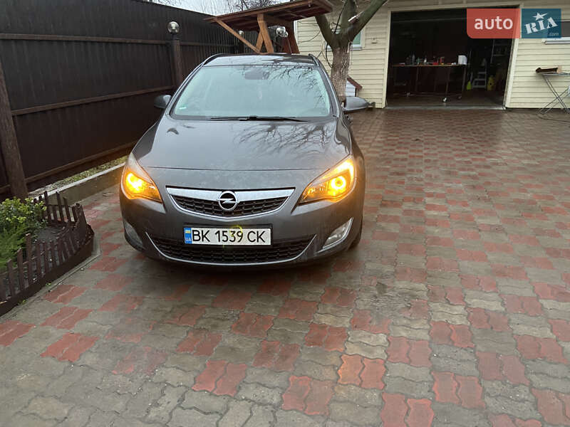 Opel Astra 2011