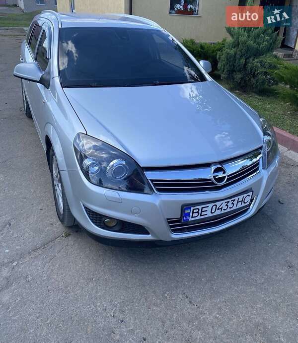 Універсал Opel Astra 2009 в Первомайську