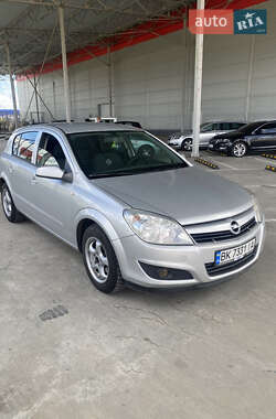 Хетчбек Opel Astra 2008 в 