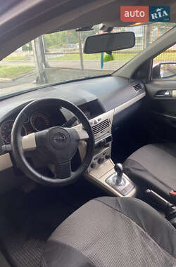 Хетчбек Opel Astra 2008 в 