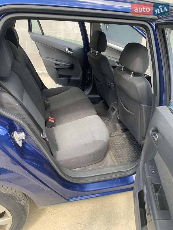 Универсал Opel Astra 2007 в Дублянах