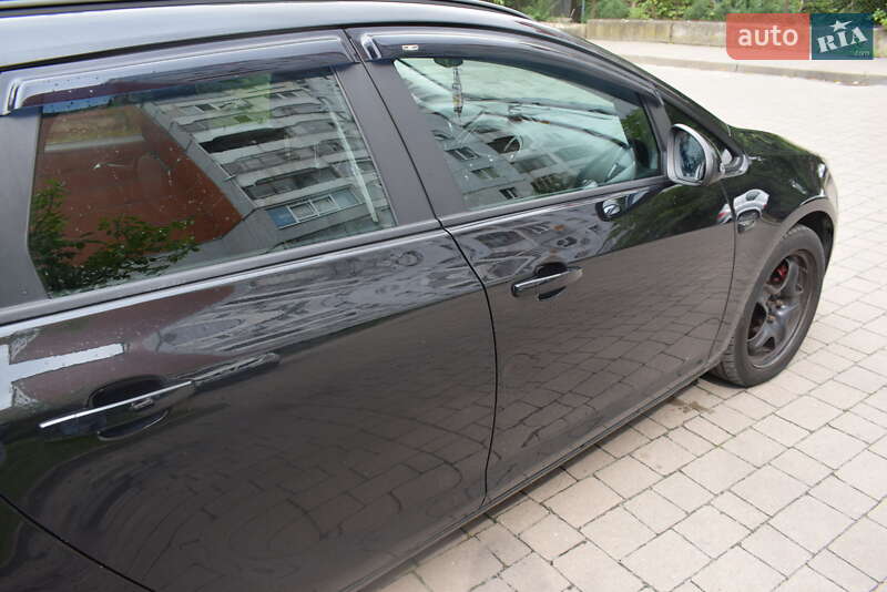 Универсал Opel Astra 2013 в Львове