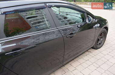 Универсал Opel Astra 2013 в 