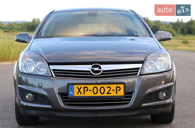 Хэтчбек Opel Astra 2010 в 