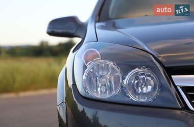 Хэтчбек Opel Astra 2010 в 