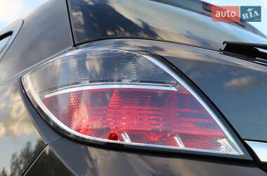 Хэтчбек Opel Astra 2010 в 