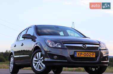 Хэтчбек Opel Astra 2010 в 