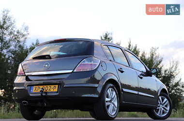 Хэтчбек Opel Astra 2010 в 