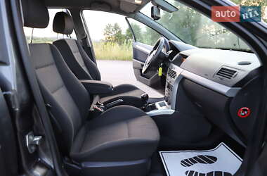 Хэтчбек Opel Astra 2010 в 