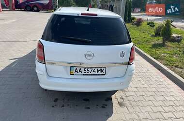 Універсал Opel Astra 2012 в Тернополі