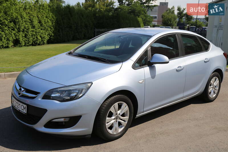 Седан Opel Astra 2017 в Киеве