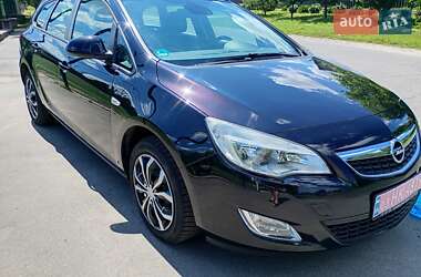 Универсал Opel Astra 2010 в Лохвице