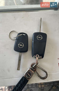 Хэтчбек Opel Astra 2012 в 