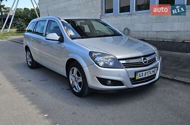 Універсал Opel Astra 2012 в Києві