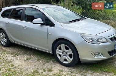 Универсал Opel Astra 2011 в Житомире