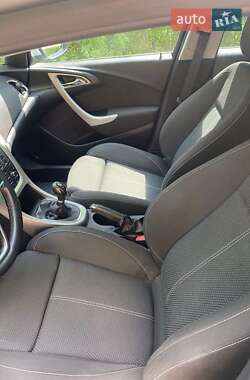 Универсал Opel Astra 2011 в 
