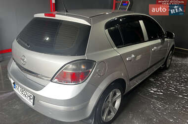 Хэтчбек Opel Astra 2012 в 
