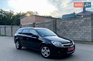 Універсал Opel Astra 2009 в Луцьку