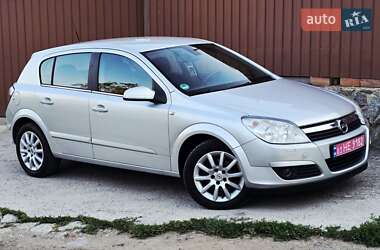 Хэтчбек Opel Astra 2004 в 