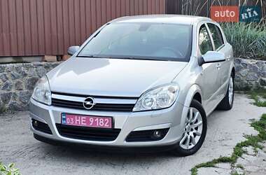 Хэтчбек Opel Astra 2004 в 