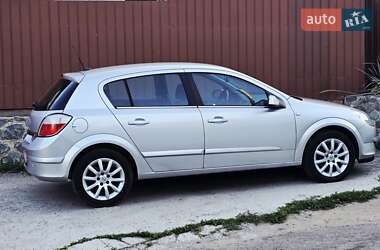 Хэтчбек Opel Astra 2004 в 