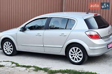 Хэтчбек Opel Astra 2004 в 